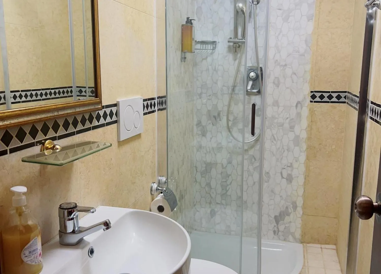 Guest house Romafullhouse Hotel