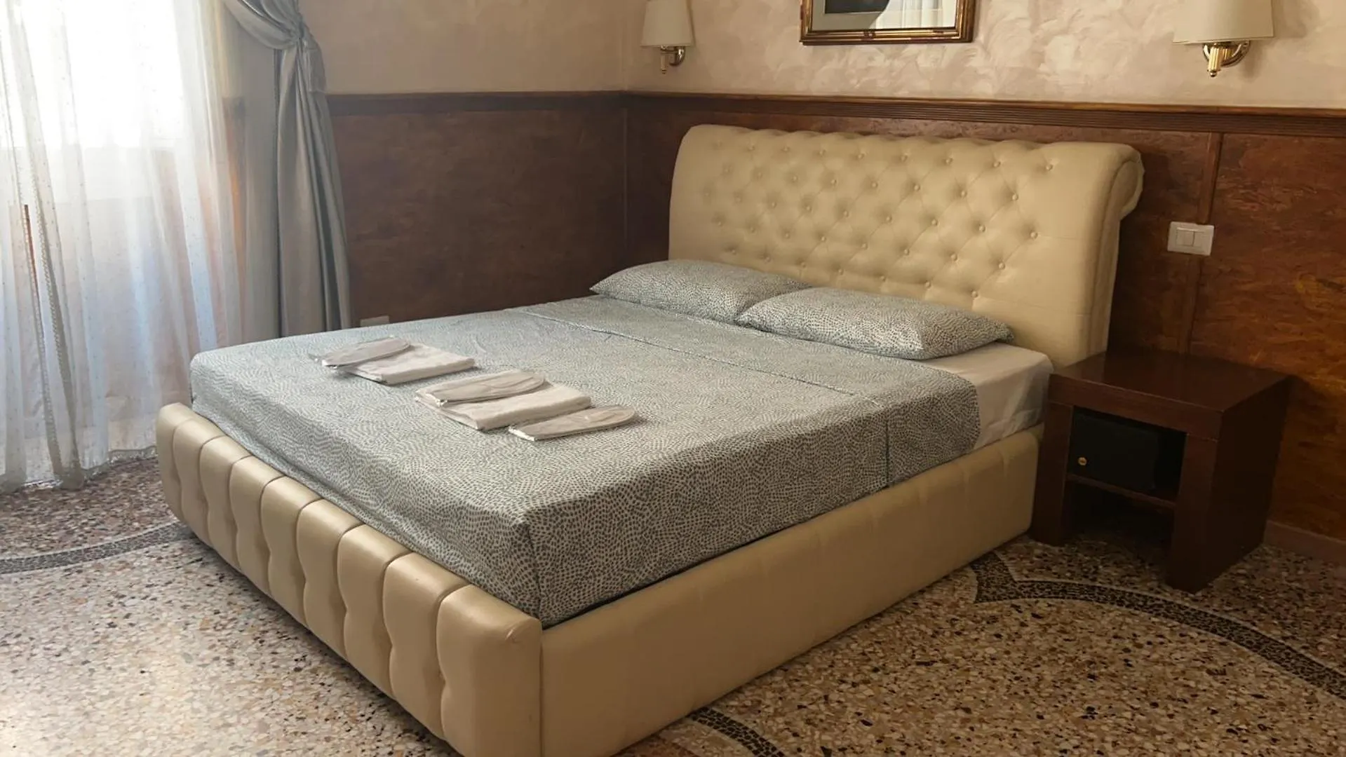 Guest house Romafullhouse Hotel